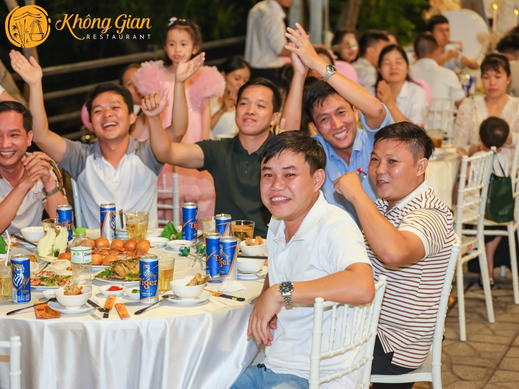 tat nien25