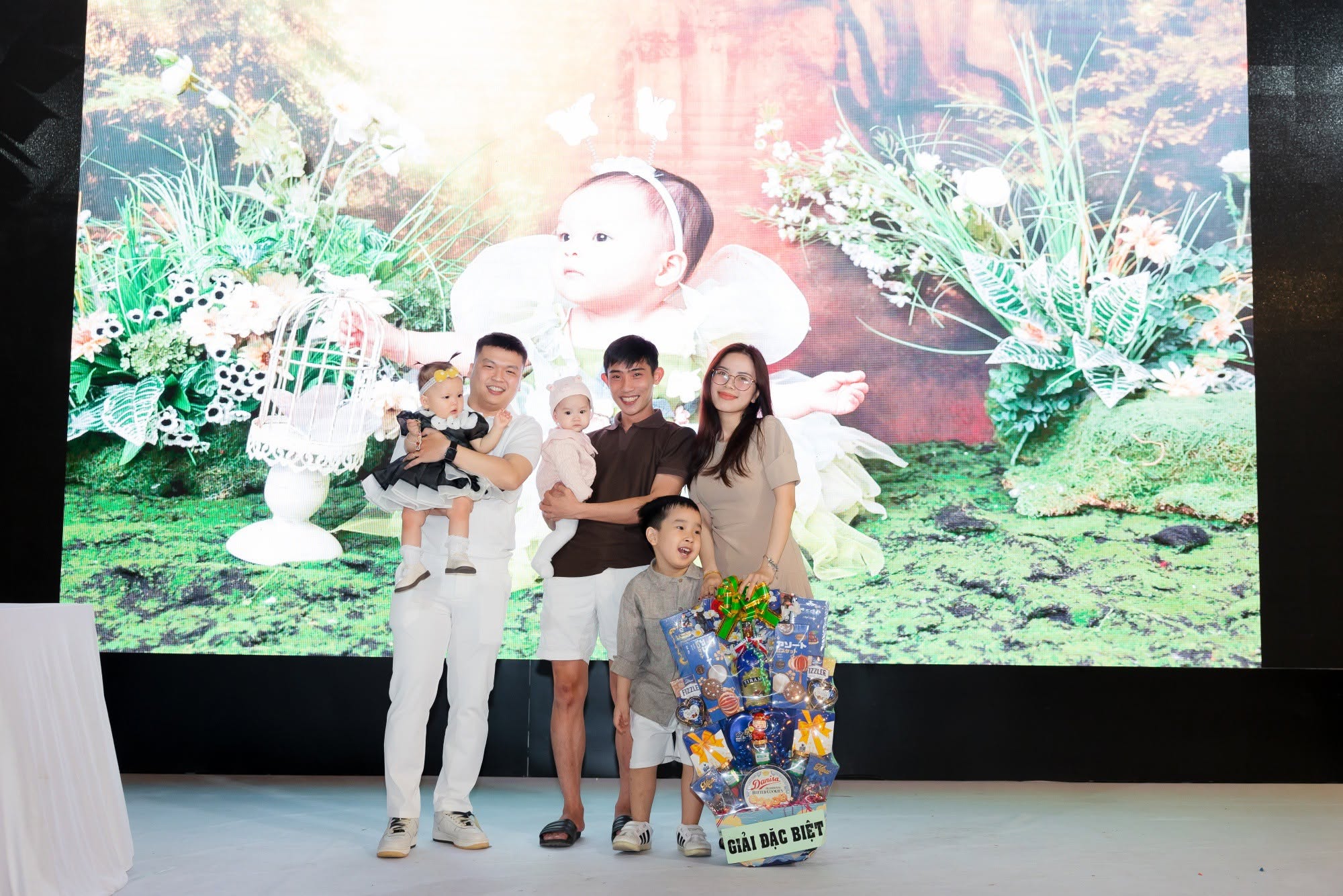 tiec thoi noi view song9