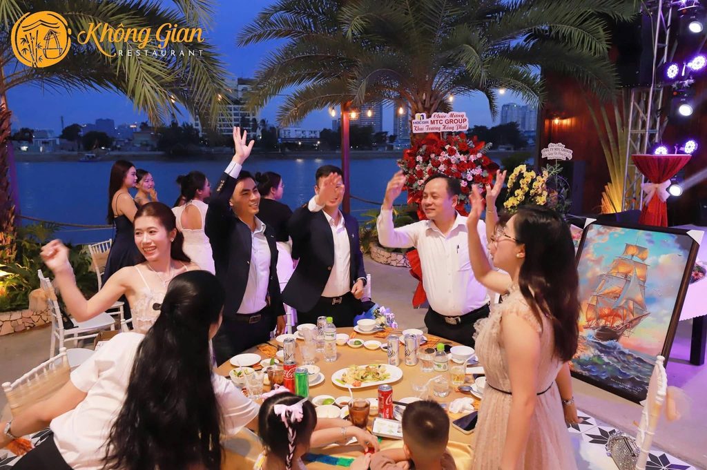 nha hang ben song3
